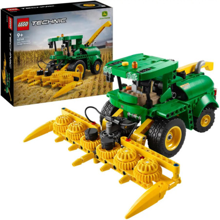 LEGO Technic John Deere Traktor mit gelbem Frontanbau, im Hintergrund ist die Verpackung zu sehen.