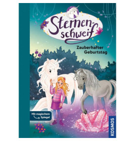 Ein Mädchen steht zwischen einem weißen Einhorn und einem grauen Pferd unter Sternenhimmel mit rosa Kristallen.