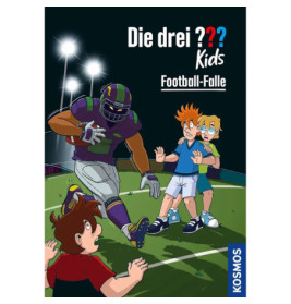 Ein Fußballspieler rennt nachts über das beleuchtete Spielfeld auf drei verängstigte Kinder zu.