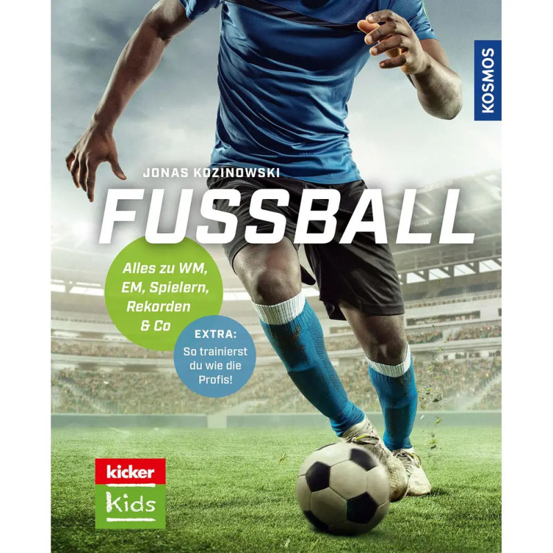 Ein Fußballspieler in Blau schießt auf dem Spielfeld deutscher Text und Buchtitel Fußball sind eingeblendet. Ein Fußballspieler in Blau schießt auf dem Spielfeld deutscher Text und Buchtitel Fußball sind eingeblendet.
