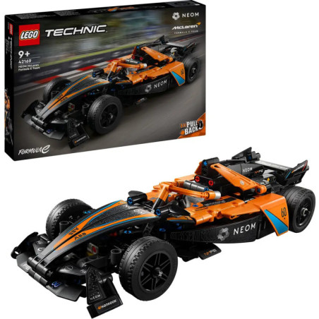 LEGO Technic McLaren Formel-1-Rennauto in Orange und Schwarz, Verpackung im Hintergrund.