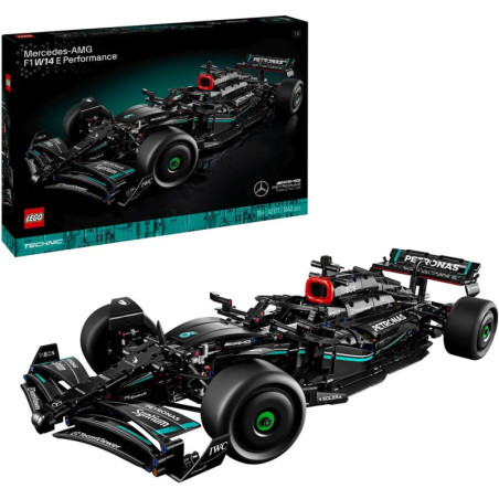 LEGO Technic Mercedes-AMG F1 Rennwagen mit Verpackung im Hintergrund.
