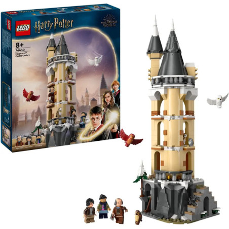 LEGO Harry Potter Uhrenturm-Set mit Figuren, Schlossturm, Eulen und Verpackung im Hintergrund. LEGO Harry Potter Uhrenturm-Set mit Figuren, Schlossturm, Eulen und Verpackung im Hintergrund.