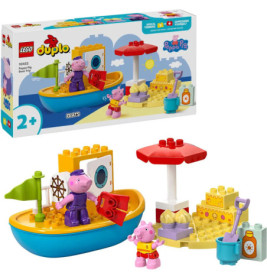 LEGO DUPLO Peppa Pig Strandset mit Boot, Sonnenschirm, Sandburgen, Figuren und Verpackung im Hintergrund.