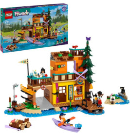 LEGO Friends Set: Ferienhütte am See mit Minifiguren, Kajak, Baum und Tieren, Box im Hintergrund sichtbar.