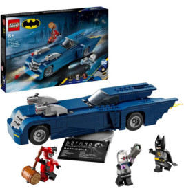 LEGO Batmobile mit Minifiguren von Batman, dem Pinguin und Harley Quinn sowie der Box im Hintergrund.