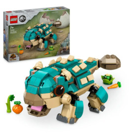 LEGO Ankylosaurus mit Verpackung, Spielzeuggemüse und kleiner LEGO-Pflanze vor weißem Hintergrund.