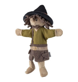 Plüsch-Strohpuppe mit dunklem Hut, grünem Hemd, brauner Hose, Gürtel und Tasche.