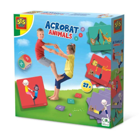Zwei Kinder spielen mit Tier-Akrobatik-Karten und Würfeln aus dem Spiel Acrobat Animals.