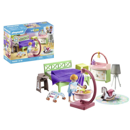 Playmobil-Schlafzimmer-Set mit Figuren, Möbeln und Zubehör neben der Verpackung.