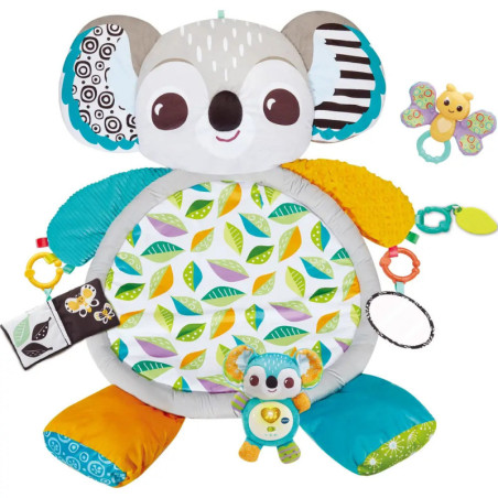 Bunte Koala-Babymatte mit gemusterten Ohren, Blattbauch und Spielzeug wie eine Schmetterlingsrassel.