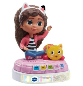 Gabby-Puppe mit Katzenohren sitzt auf rosa Sockel mit gelber Katze und bunten Knöpfen aus Gabbys Dollhouse.