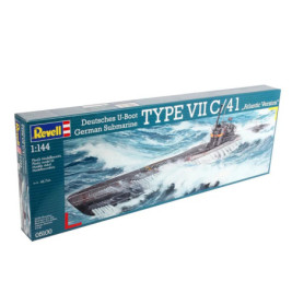 Revell-Bausatz eines deutschen U-Boots Typ VII C/41, Maßstab 1:144, mit Abbildung eines U-Boots auf See.