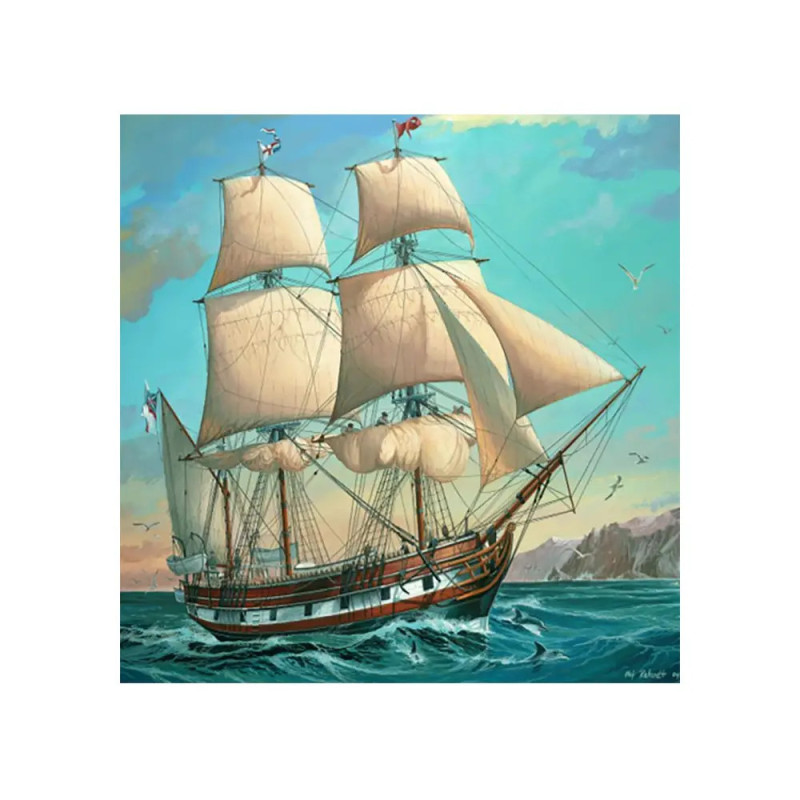 Ein großes Segelschiff fährt mit vollen Segeln auf blauem Meer unter hellem Himmel und umgeben von Möwen.