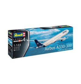 Revell-Bausatz Airbus A330-300 Lufthansa, Level 4, 1:144, zeigt das Flugzeug vor blauem Himmel.