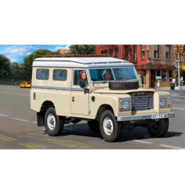 Land Rover Series III LWB (commercial), Revell Modellbausatz