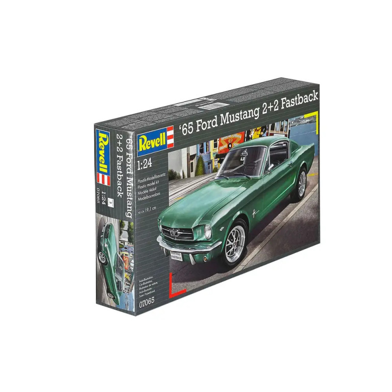 Revell-Bausatz eines grünen Ford Mustang 2+2 Fastback von 1965 im Maßstab 1:24.