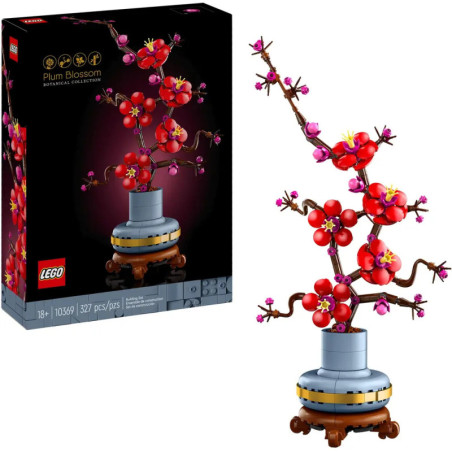 LEGO-Set eines Pflaumenbaums mit rosa Blüten, aufgebaut und auf der Verpackung abgebildet. LEGO-Set eines Pflaumenbaums mit rosa Blüten, aufgebaut und auf der Verpackung abgebildet.
