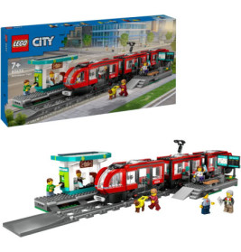 LEGO City Downtown Train Set mit rotem Zug, Bahnsteig und mehreren zusammengebauten Minifiguren auf der Verpackung.