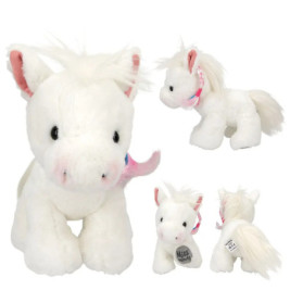 Stoff-Einhorn mit rosa Ohren und flauschiger Mähne, aus mehreren Perspektiven vor weißem Hintergrund gezeigt.