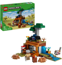 LEGO Minecraft Set mit Baumhaus, Tieren und Figuren, vor der grün gestalteten Verpackung stehend.