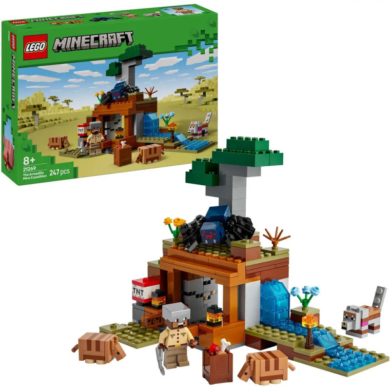 LEGO Minecraft Set mit Baumhaus, Tieren und Figuren, vor der grün gestalteten Verpackung stehend. LEGO Minecraft Set mit Baumhaus, Tieren und Figuren, vor der grün gestalteten Verpackung stehend.