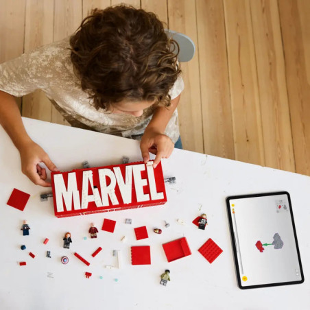 LEGO Super Heroes 76313 MARVEL Logo & Minifiguren
