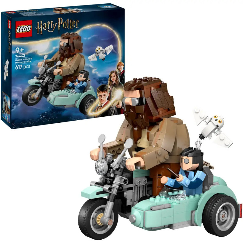 LEGO Harry Potter Set: Hagrid, Harry und Hedwig auf Motorrad, Verpackung im Hintergrund. LEGO Harry Potter Set: Hagrid, Harry und Hedwig auf Motorrad, Verpackung im Hintergrund.