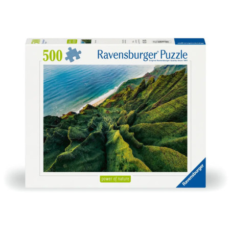 Ravensburger Puzzle mit 500 Teilen, Motiv: Luftaufnahme grüner Berge am Ozean.
