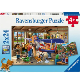 Kinder bauen ein blaues Flugzeug in einer Werkstatt auf einer Ravensburger-Puzzlebox ab 4 Jahren.