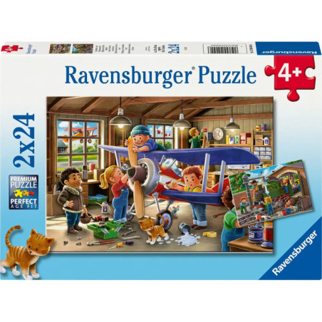 Kinder bauen ein blaues Flugzeug in einer Werkstatt auf einer Ravensburger-Puzzlebox ab 4 Jahren.