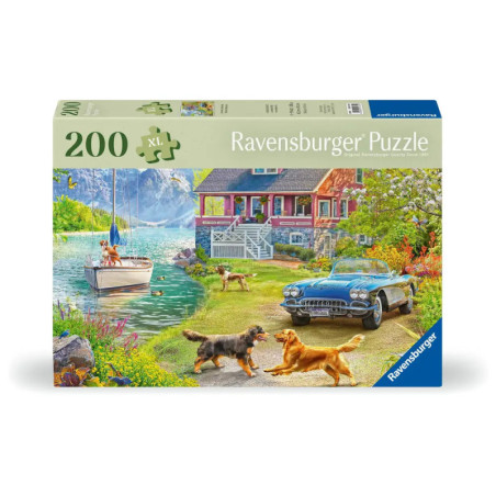 Ravensburger Puzzle mit 200 Teilen zeigt See, Haus, Hunde, Boot und Oldtimer in einer lebendigen Szenerie.