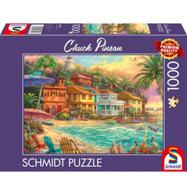 Puzzle zeigt ein buntes Küstendorf mit Palmen, Häusern und Leuchtturm bei Sonnenuntergang.