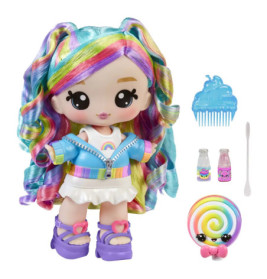 Puppe mit Regenbogenhaaren, buntem Outfit, Accessoires, Lutscher, Kamm, Fläschchen und Styling-Tool.