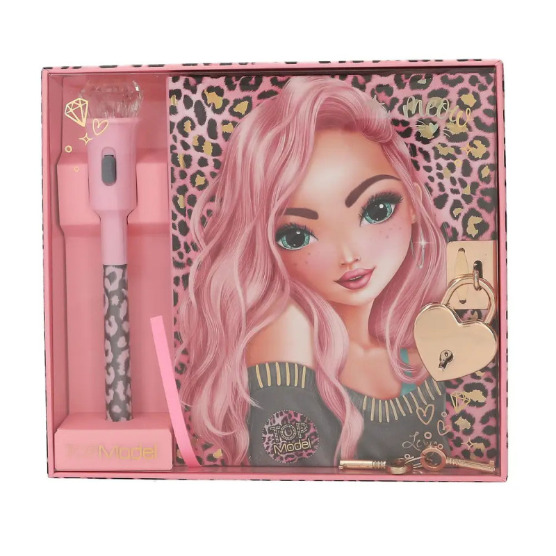 Pinkes Geschenkset mit Notizbuch (Mädchenmotiv), Stift, Schloss mit Schlüsseln und Leopardenmuster-Akzenten.