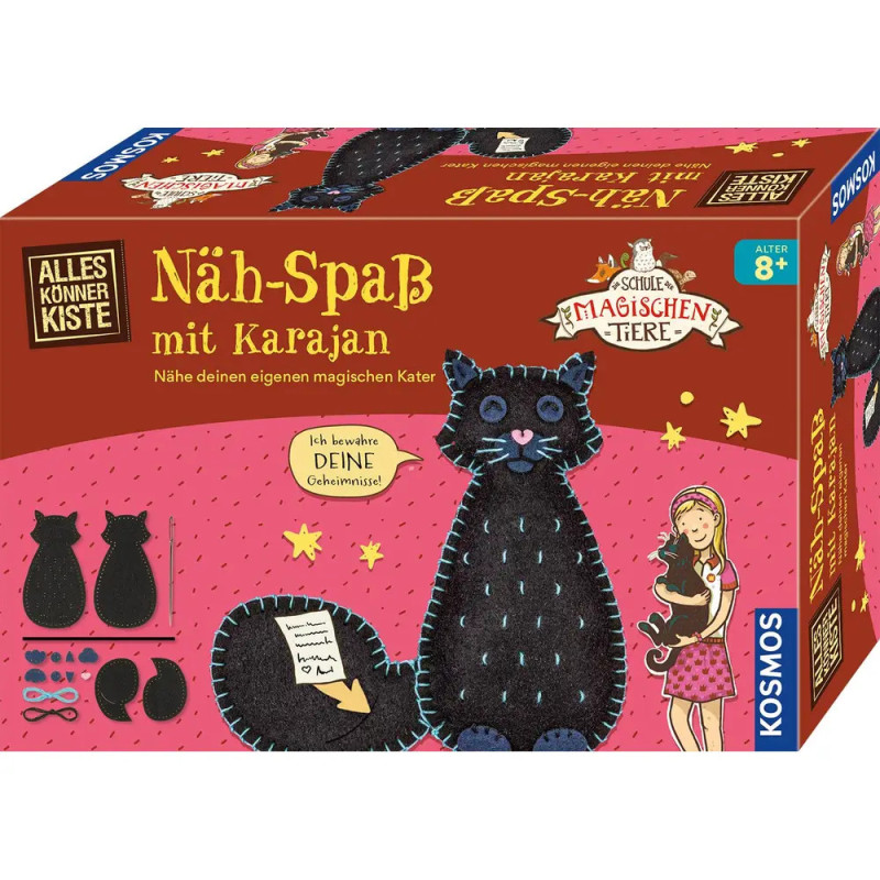 Nähset-Box mit schwarzem Katzen-Plüsch, Schnittmustern und einem Mädchen, das das fertige Kuscheltier hält.