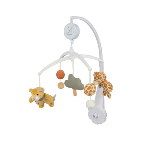 Weißes Baby-Mobile mit Stoff-Giraffe, Löwe, Baum und orangefarbenen Bällen als Anhänger.