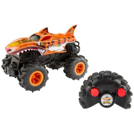 Orangeferngesteuerter Monstertruck im Hai-Design mit schwarzen Rädern und schwarzer Fernbedienung mit roten Knöpfen.
