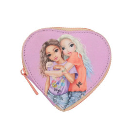 Herzförmiges pinkes Münzetui mit einer Zeichnung von zwei sich umarmenden Mädchen, eine blonde, eine braunhaarige.