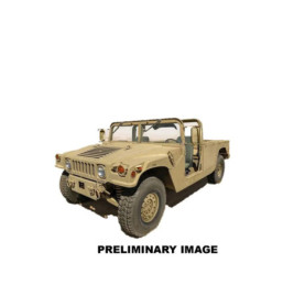 Beiger Militär-Humvee ohne Türen oder Dach vor weißem Hintergrund, darunter steht PRELIMINARY IMAGE.