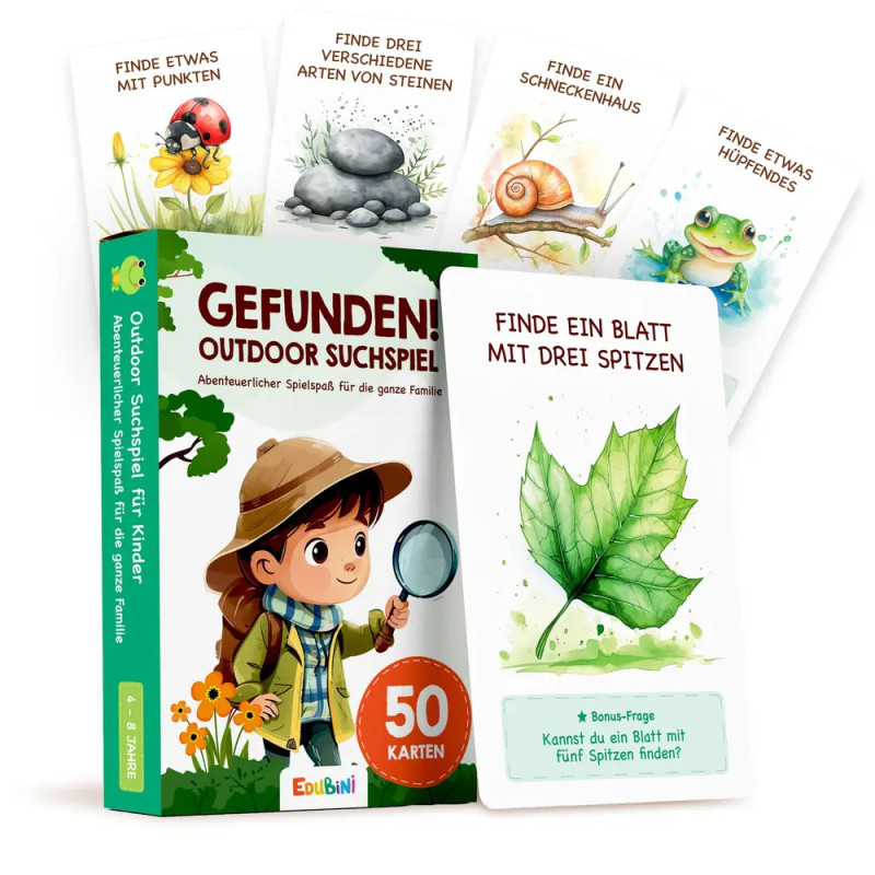 Spielbox für eine Outdoor-Schnitzeljagd mit illustrierten Naturkarten und einem Kind in Outdoorkleidung.