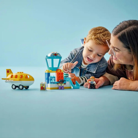 Duplo Erster Besuch im Flughafen