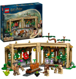 LEGO Harry Potter Herbologie-Set mit Gewächshaus, Minifiguren, Pflanzen und Box im Hintergrund.