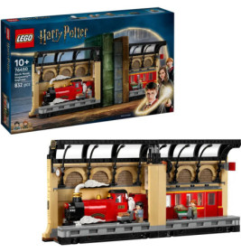 LEGO Harry Potter 76450: Hogwarts Express mit Bahnhof, Minifiguren, Verpackung und aufgebautem Modell abgebildet.