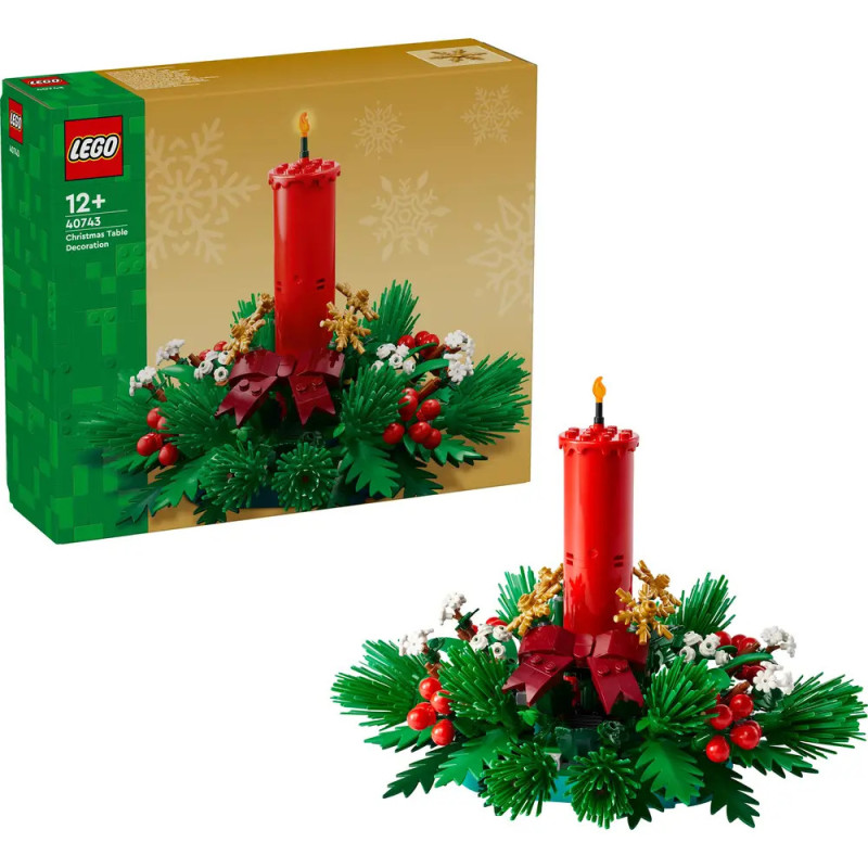 LEGO-Set einer roten Festtagskerze mit grünem Laub, Beeren und weißen Blumen, samt Verpackung.