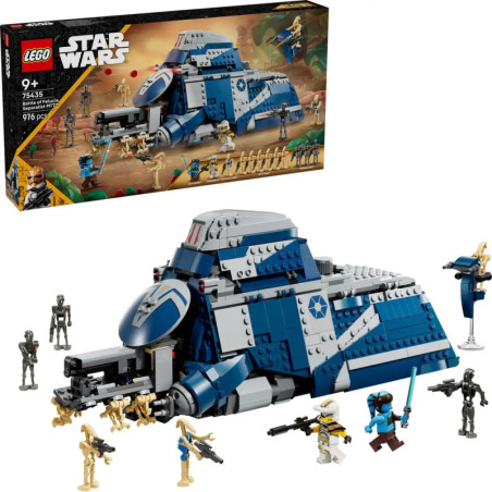 LEGO Star Wars Panzer-Set mit Minifiguren und Droiden vor der Spielzeugverpackung ausgestellt.