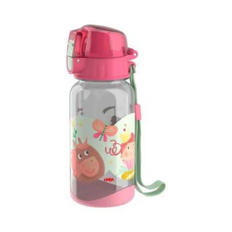 Durchsichtige Trinkflasche mit rosa Deckel, Tier- und Schmetterlingsmotiven sowie grünem Trageband.
