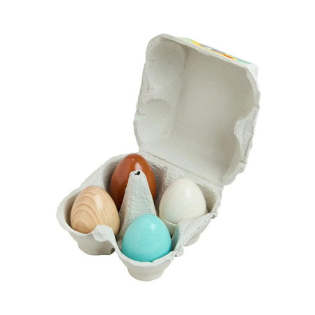 Offener Karton mit vier Holzeiern, die jeweils unterschiedlich bunt bemalt oder naturbelassen sind.