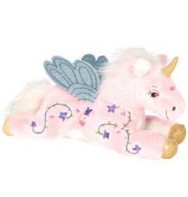 Rosa Plüsch-Einhorn mit goldenem Horn, blauen Flügeln und Blumenstickerei liegt am Boden.