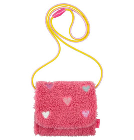 Rosa Plüsch-Tasche mit Herzmustern und gelb-rosafarbenem Gurt vor weißem Hintergrund.
